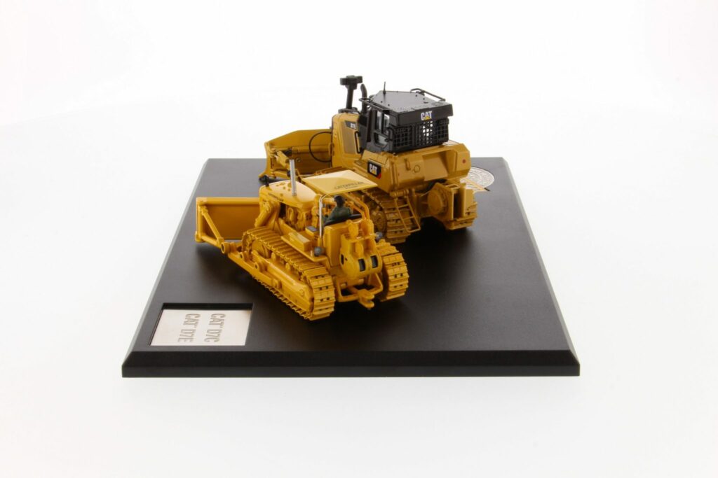 Cat Diecast D7 (17A) & D7E Electric Drive Track-Type Tractor Evolution Series