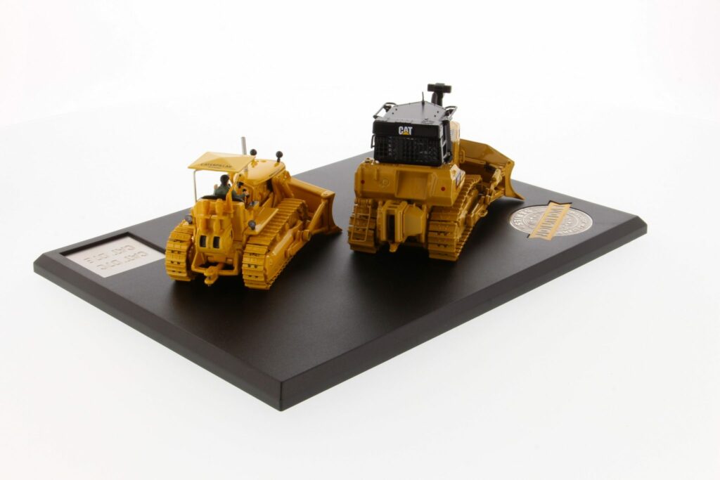 Cat Diecast D7 (17A) & D7E Electric Drive Track-Type Tractor Evolution Series